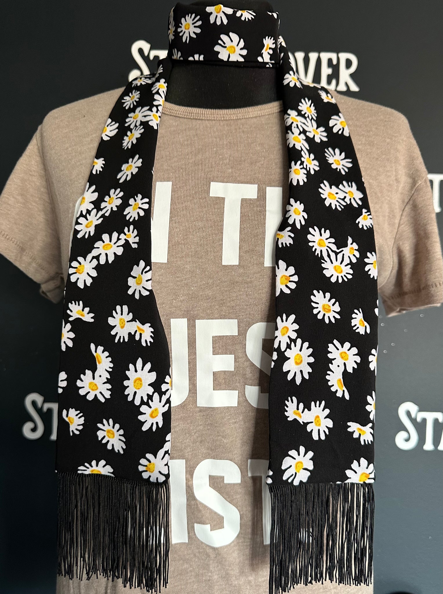 Marguerite Daisy Print tassel scarf