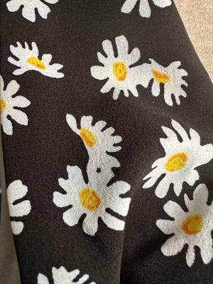 Marguerite Daisy Print tassel scarf